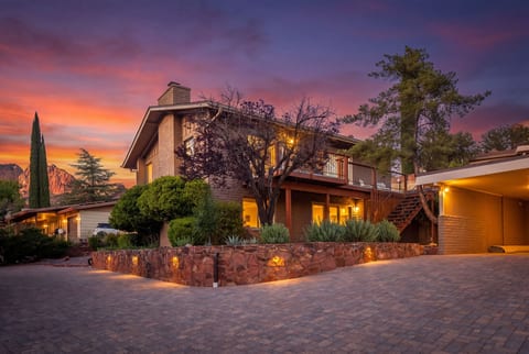 Panoramic Red Rock Views | Walk to Uptown