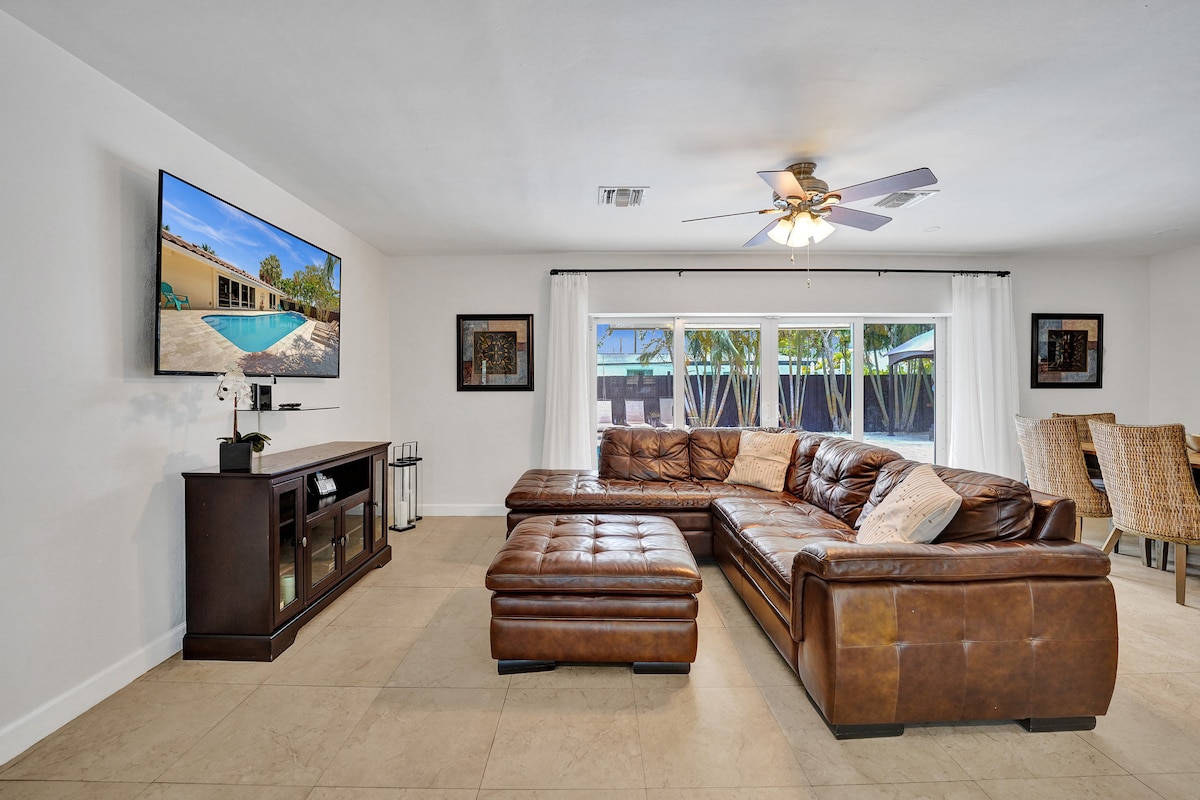 Living room with smart TV and sliders to the pool