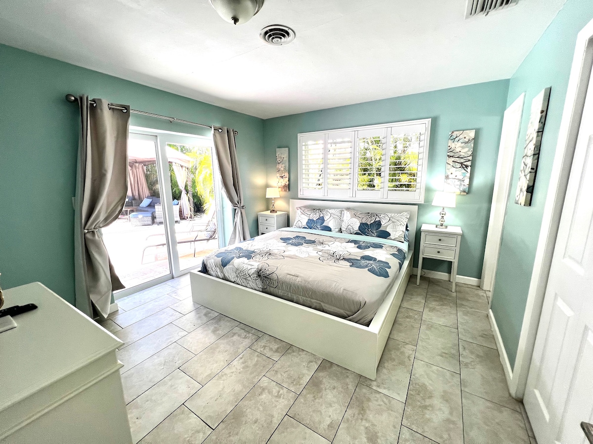 primary king bedroom with ensuite. bathroom