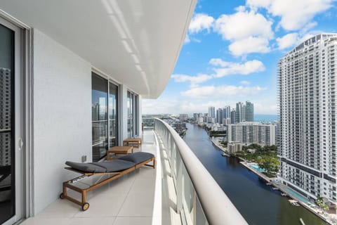 Waterfront Resort Home 𝙗𝙮 𝙎𝙏𝘼𝙔-𝙏𝙊𝘿𝘼𝙔 | Beachwalk