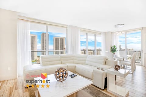 Bright Ocean View Condo 𝙗𝙮 𝙎𝙏𝘼𝙔-𝙏𝙊𝘿𝘼𝙔 | Beachwalk Resort