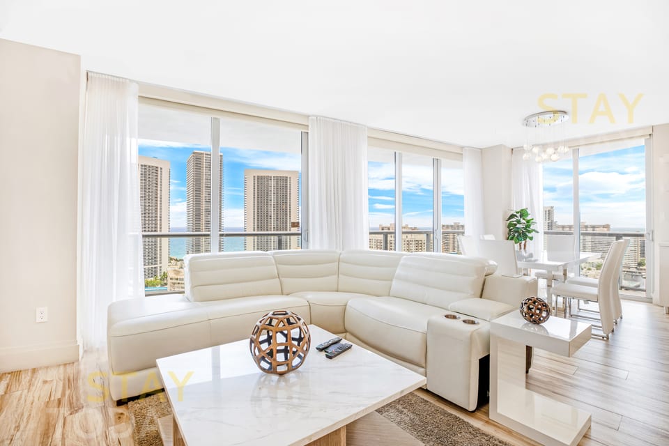 Bright Ocean View Condo 𝙗𝙮 𝙎𝙏𝘼𝙔-𝙏𝙊𝘿𝘼𝙔 | Beachwalk Resort - Hallandale Beach