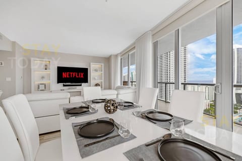 Bright Ocean View Condo 𝙗𝙮 𝙎𝙏𝘼𝙔-𝙏𝙊𝘿𝘼𝙔 | Beachwalk Resort