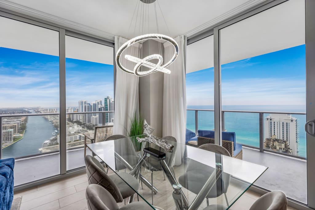 Lunch for 6 with ocean and canal view.