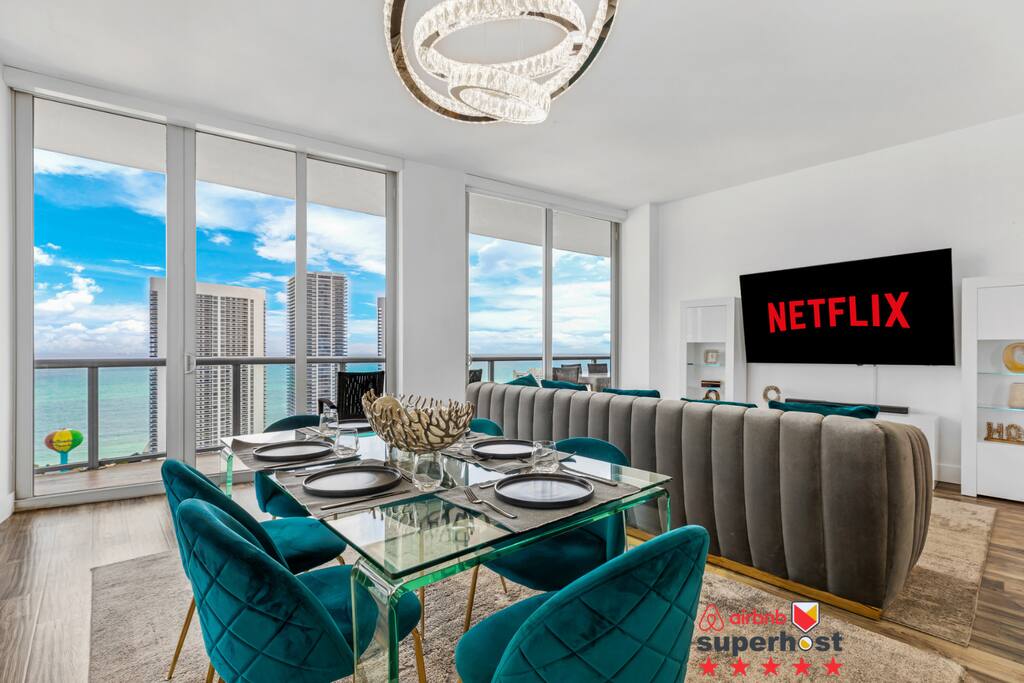 This angle captures the dining area bathed in natural light, with a chic setup that enhances the vibrant, open atmosphere. Whether for a morning coffee or an evening feast, this bright and inviting space is pure perfection.