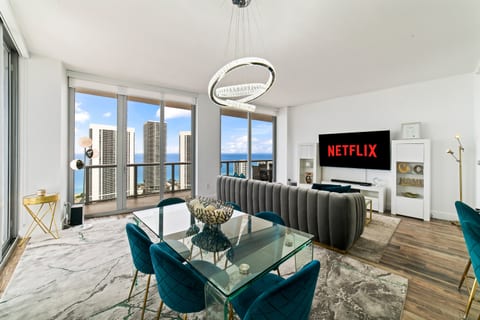 Sunset Bliss by the Ocean: Your Ultimate Getaway 𝙗𝙮 𝙎𝙏𝘼𝙔-𝙏𝙊𝘿𝘼𝙔 | Beachwalk Penthouse
