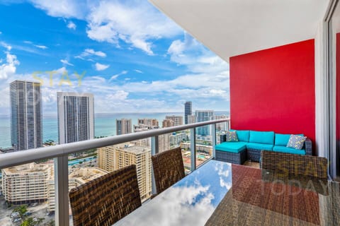 Sunset Bliss by the Ocean: Your Ultimate Getaway 𝙗𝙮 𝙎𝙏𝘼𝙔-𝙏𝙊𝘿𝘼𝙔 | Beachwalk Penthouse