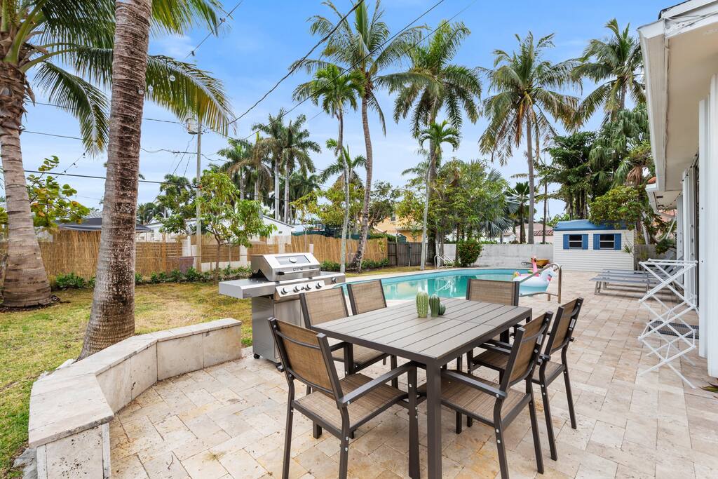 coastal-escape-w-heated-pool-near-beach-or-hollywood-lakes/