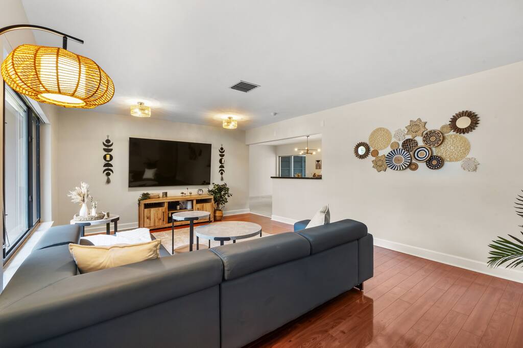 coastal-escape-w-heated-pool-near-beach-or-hollywood-lakes/