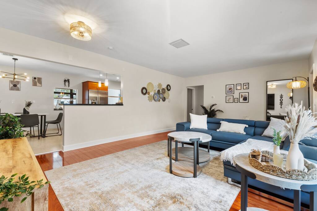 coastal-escape-w-heated-pool-near-beach-or-hollywood-lakes/