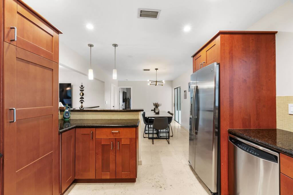 coastal-escape-w-heated-pool-near-beach-or-hollywood-lakes/