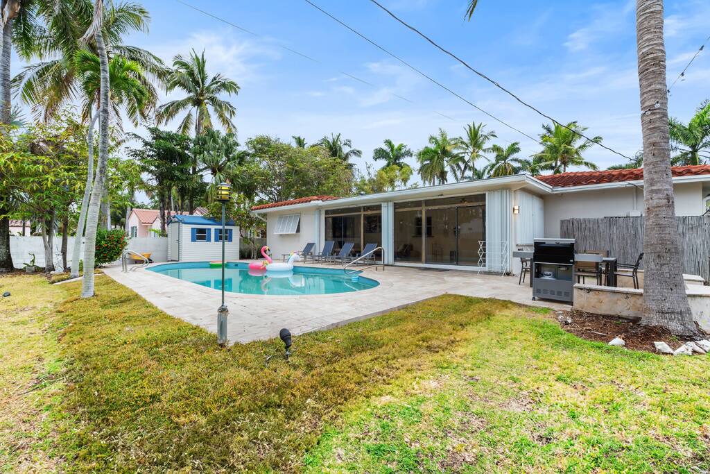 coastal-escape-w-heated-pool-near-beach-or-hollywood-lakes/