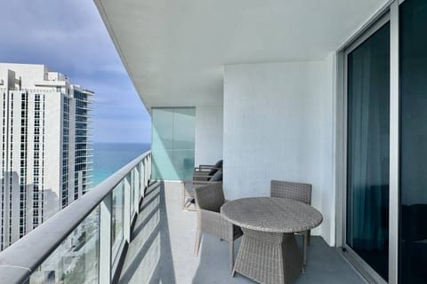 Step into a balcony retreat where ocean breezes meet skyline views. With a cozy table for morning coffee or evening drinks, it’s the perfect spot to relax and take in South Florida’s beauty.