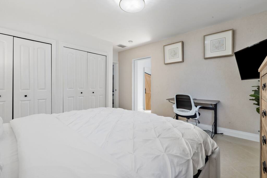 spacious-modern-home-w-pool-and-sauna-or-stas-mansion/