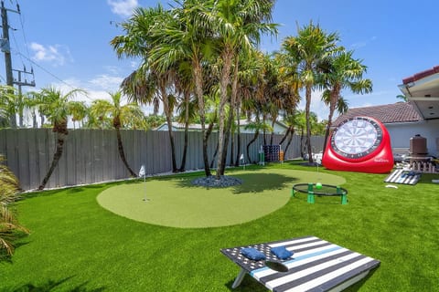 Step into the backyard and enjoy a private putting green, cornhole boards, and a giant inflatable dartboard. Surrounded by tropical palms, it’s the perfect spot for friendly games and outdoor fun under the sun.