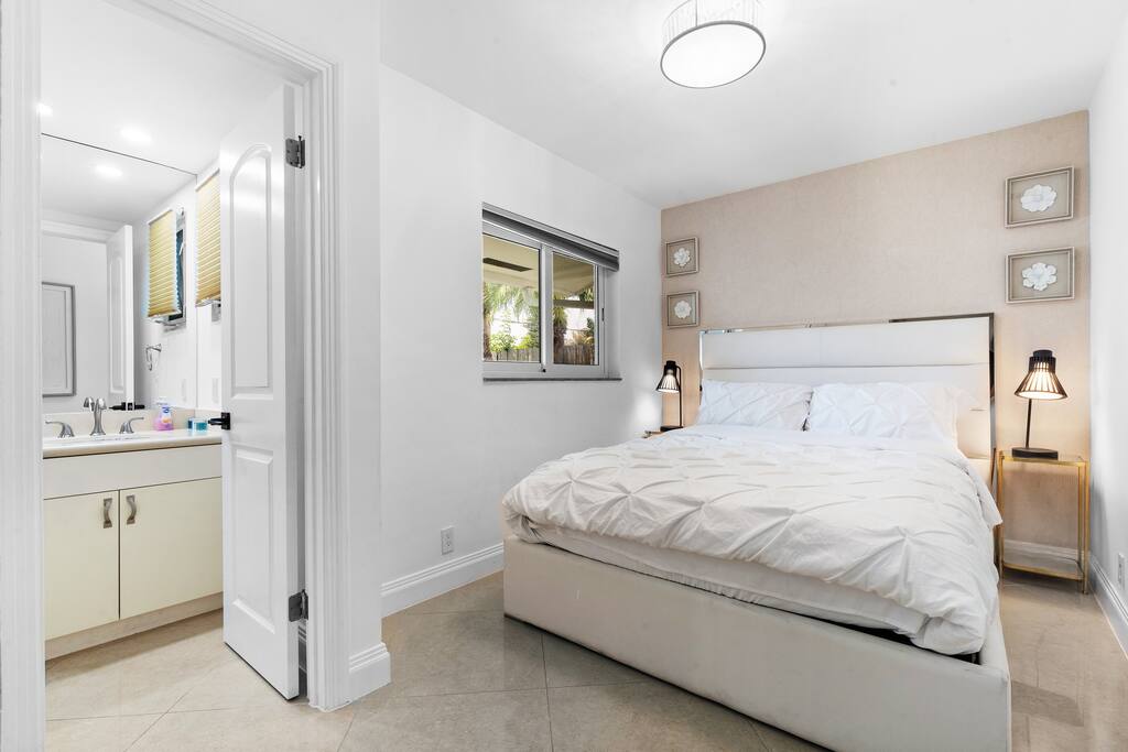 spacious-modern-home-w-pool-and-sauna-or-stas-mansion/