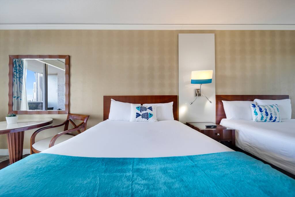 exclusive-luxury-beach-resort-suite-or-trump-sunny-isles-beach/