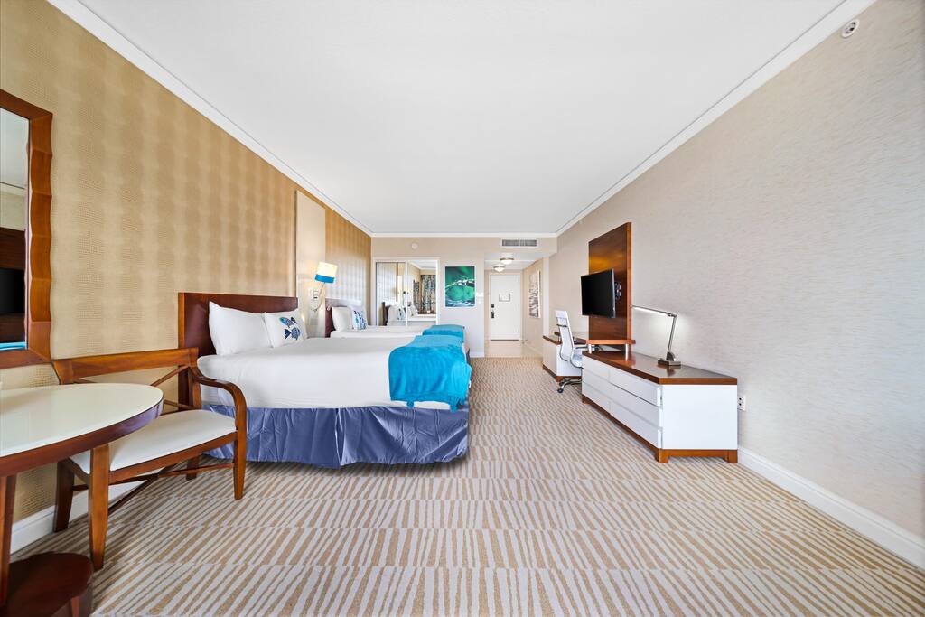 exclusive-luxury-beach-resort-suite-or-trump-sunny-isles-beach/