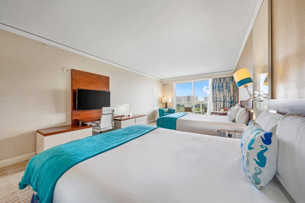 exclusive-luxury-beach-resort-suite-or-trump-sunny-isles-beach/