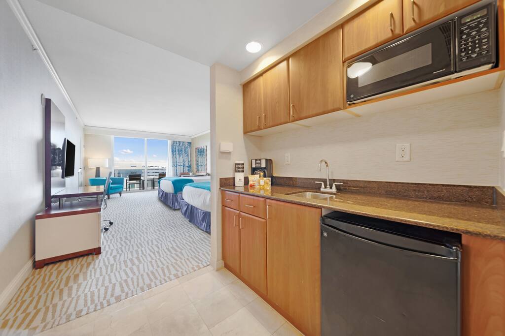 exclusive-luxury-beach-resort-suite-or-trump-sunny-isles-beach/