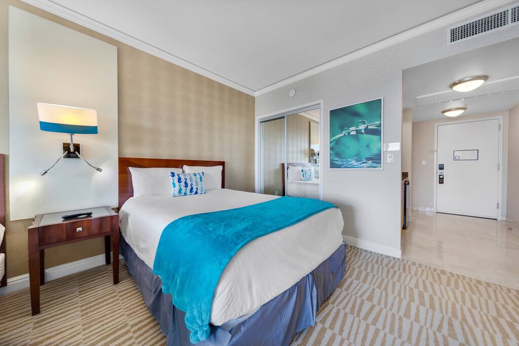 exclusive-luxury-beach-resort-suite-or-trump-sunny-isles-beach/