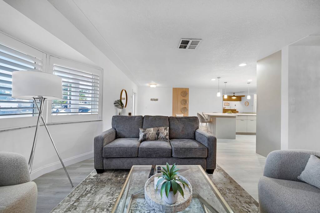 river-harmony-home-or-boat-house/