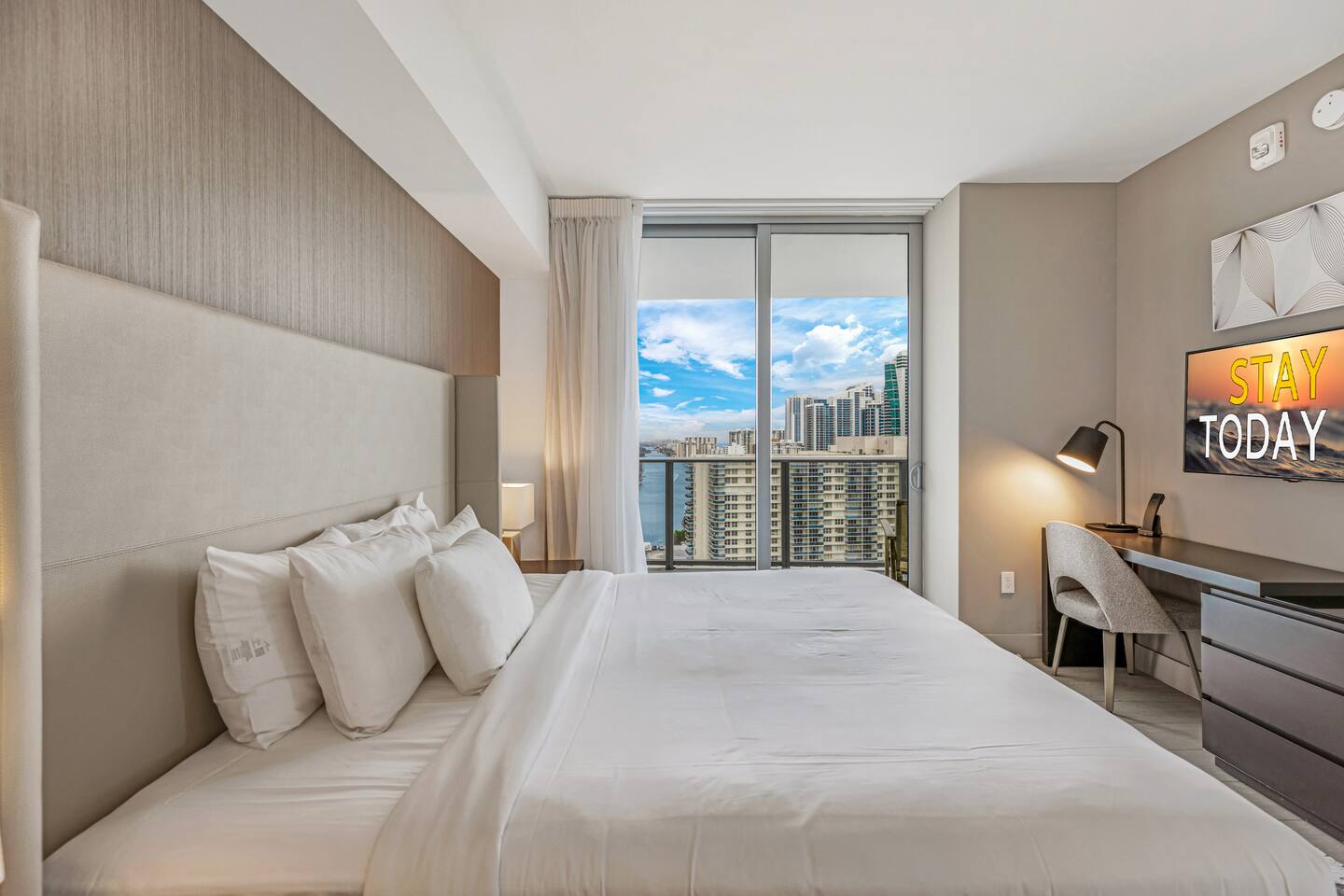 From here, step outside and enjoy fresh air and panoramic vistas, or settle into the workspace for a productive moment.