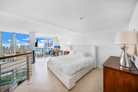 Endless Ocean Horizons 𝙗𝙮 𝙎𝙏𝘼𝙔-𝙏𝙊𝘿𝘼𝙔 | Brickell on the river
