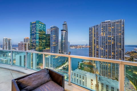 Endless Ocean Horizons 𝙗𝙮 𝙎𝙏𝘼𝙔-𝙏𝙊𝘿𝘼𝙔 | Brickell on the river