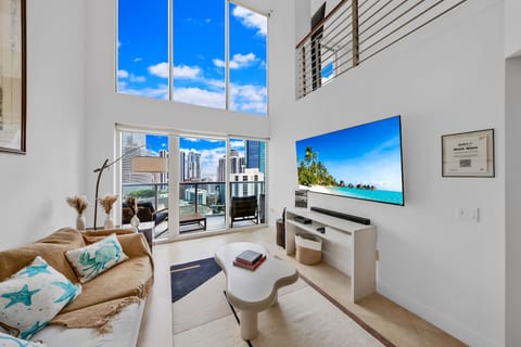 Endless Ocean Horizons 𝙗𝙮 𝙎𝙏𝘼𝙔-𝙏𝙊𝘿𝘼𝙔 | Brickell on the river