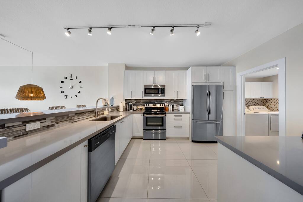 oceanview-condo-with-free-parking-or-golden-bay/