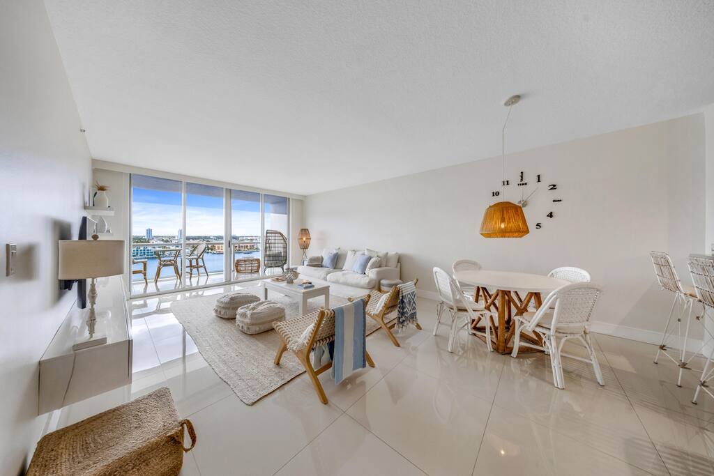 oceanview-condo-with-free-parking-or-golden-bay/