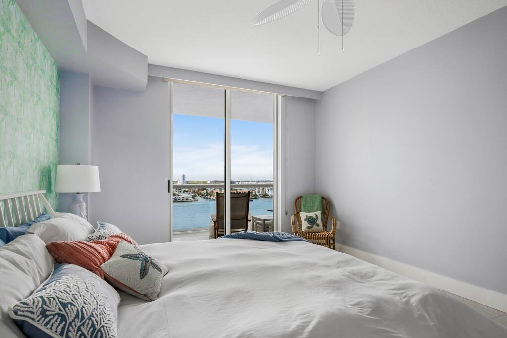 oceanview-condo-with-free-parking-or-golden-bay/