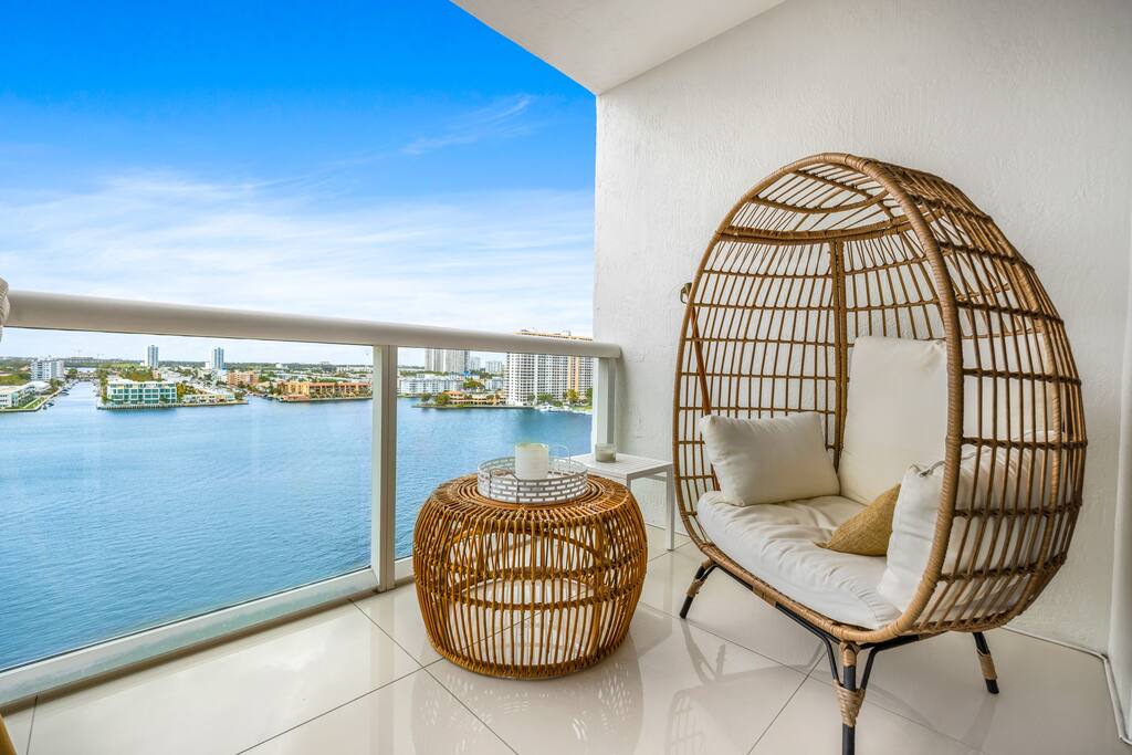 oceanview-condo-with-free-parking-or-golden-bay/