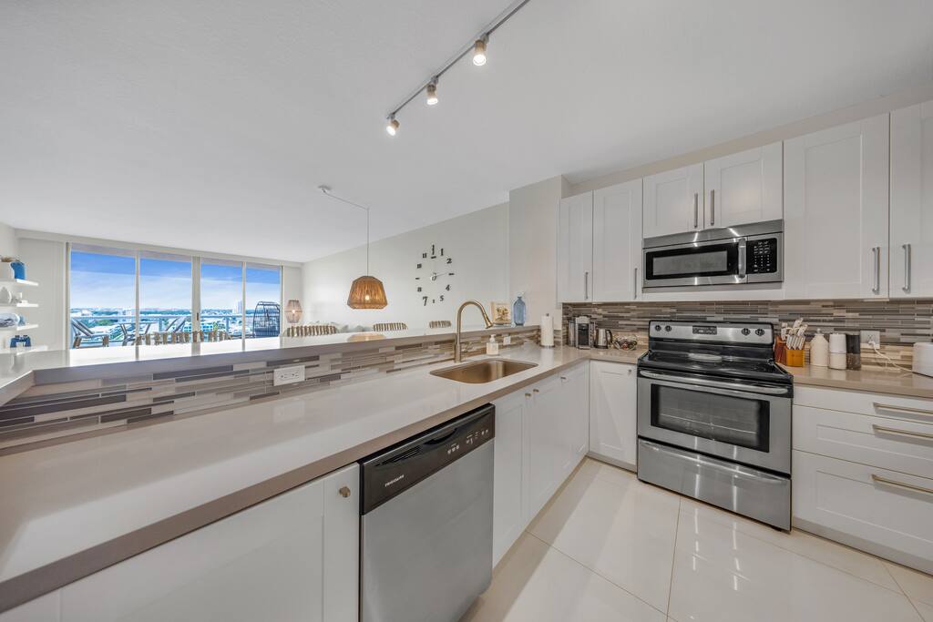 oceanview-condo-with-free-parking-or-golden-bay/