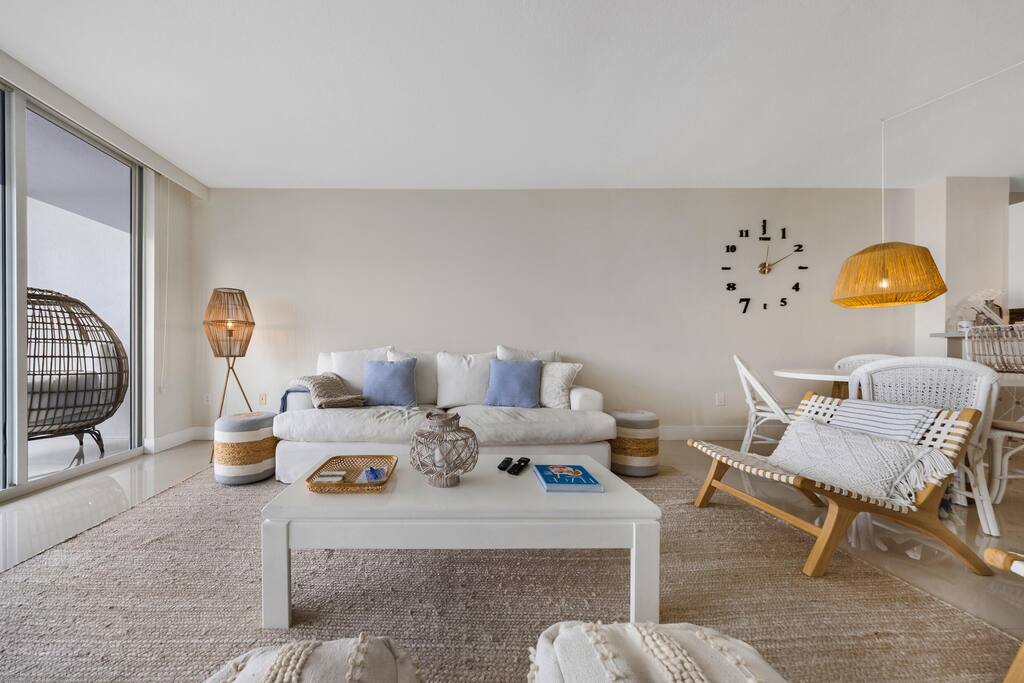 oceanview-condo-with-free-parking-or-golden-bay/