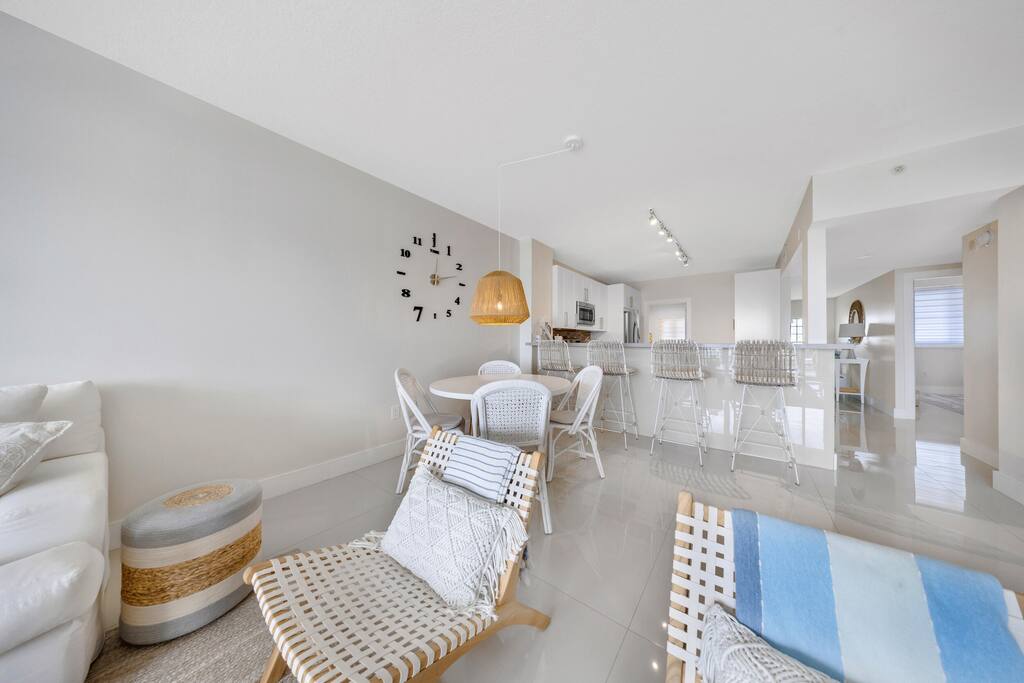 oceanview-condo-with-free-parking-or-golden-bay/