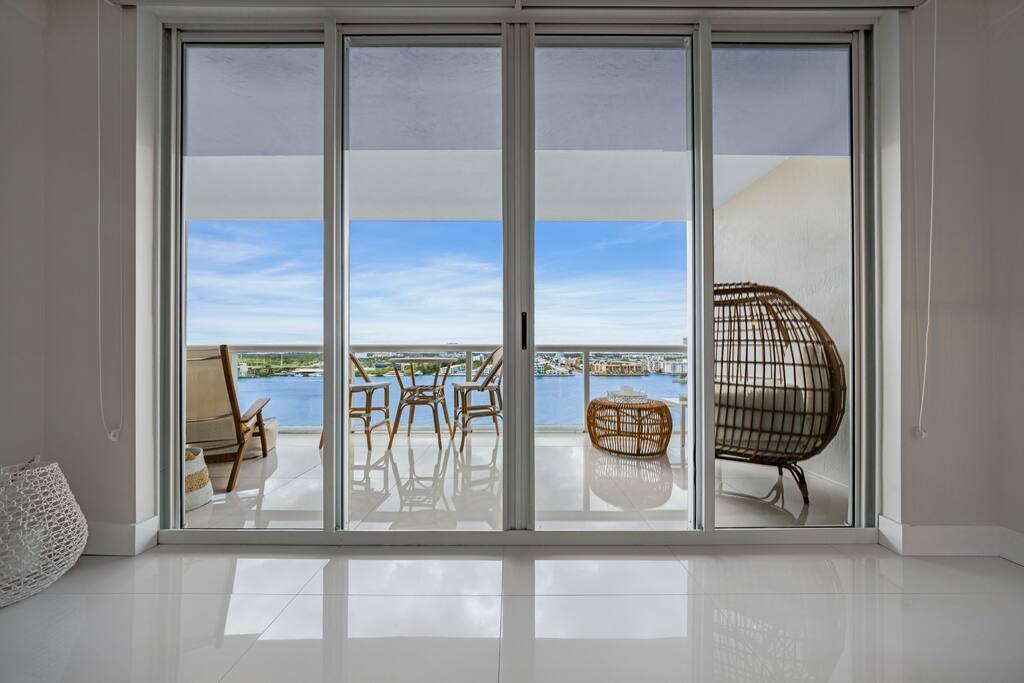 oceanview-condo-with-free-parking-or-golden-bay/