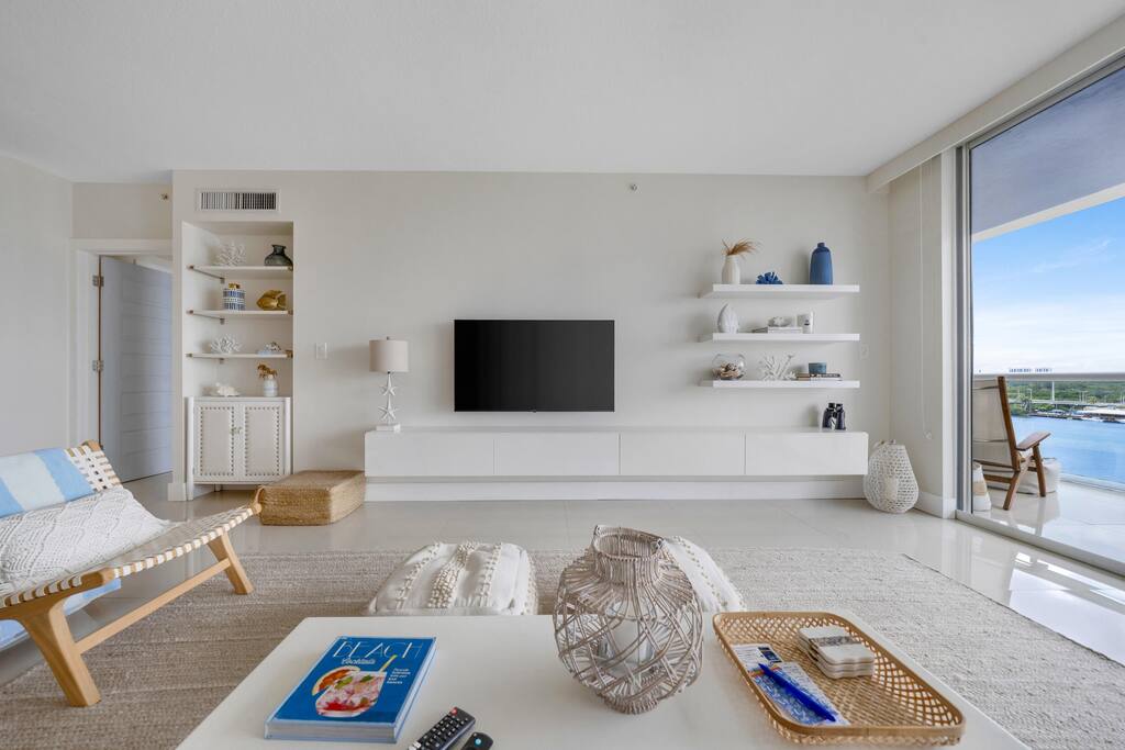 oceanview-condo-with-free-parking-or-golden-bay/