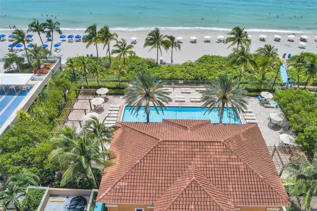 bayside-townhome-with-private-beach-access/