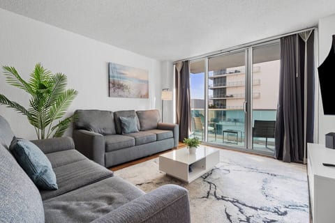 Beachfront Condo with Stunning Ocean Views 𝙗𝙮 𝙎𝙏𝘼𝙔-𝙏𝙊𝘿𝘼𝙔 | Sian Miami