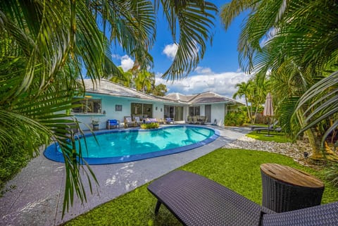 Modern Villa with Private Pool 𝙗𝙮 𝙎𝙏𝘼𝙔-𝙏𝙊𝘿𝘼𝙔 | Captain's Villa