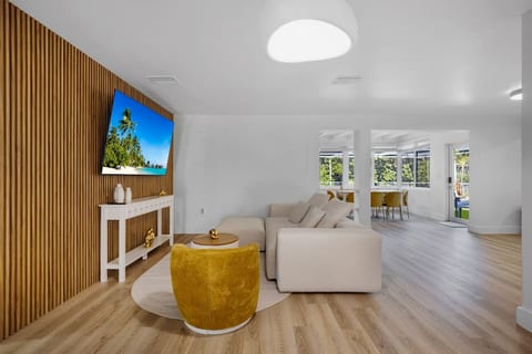 Elegant Stay with Tropical Charm 𝙗𝙮 𝙎𝙏𝘼𝙔-𝙏𝙊𝘿𝘼𝙔 | Casa Azul