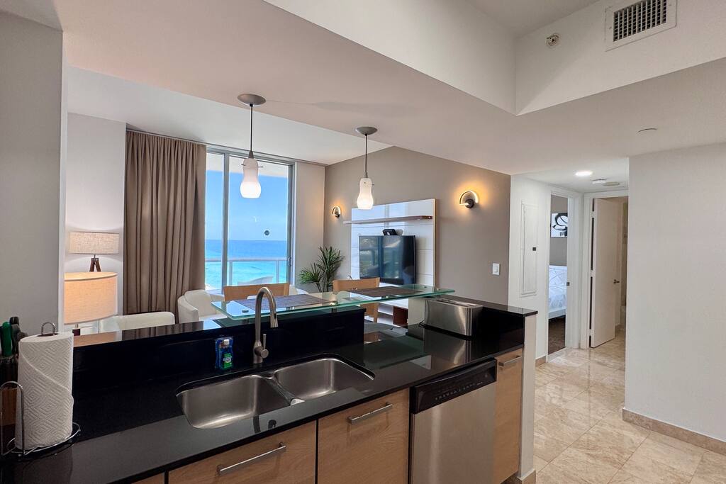 dreamy-beach-views-or-marenas-penthouse/