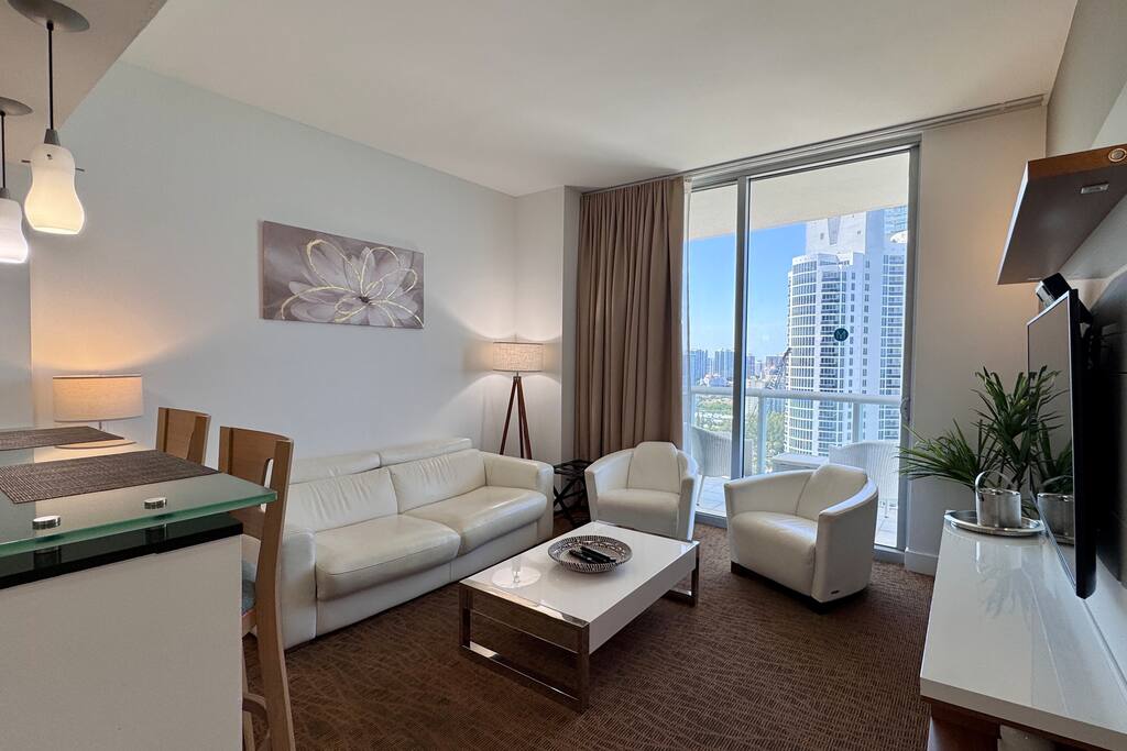 dreamy-beach-views-or-marenas-penthouse/