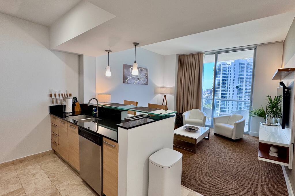 dreamy-beach-views-or-marenas-penthouse/