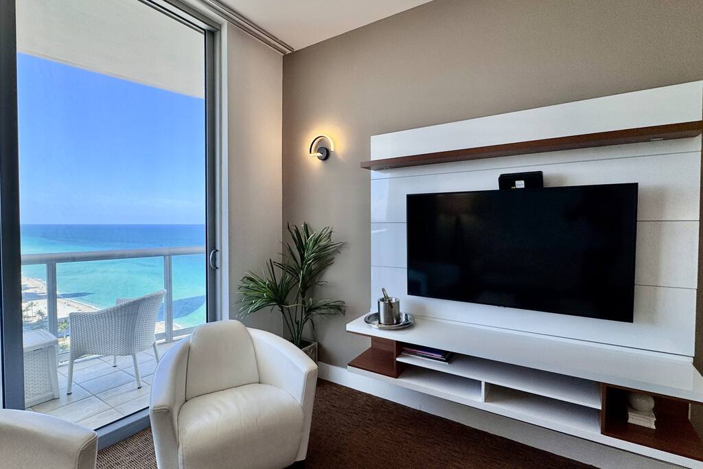 dreamy-beach-views-or-marenas-penthouse/