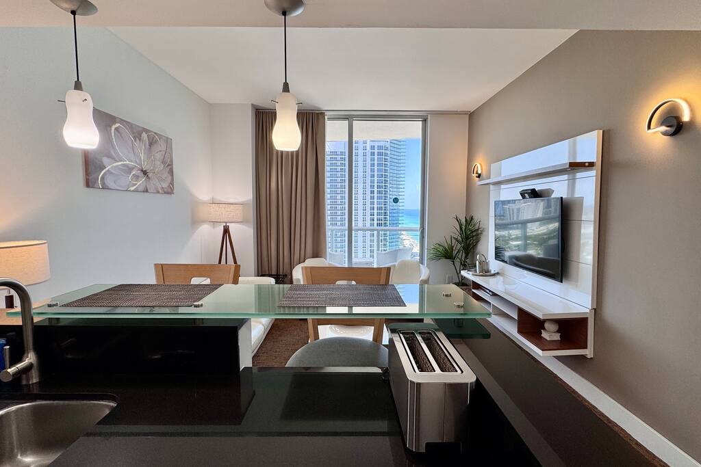 dreamy-beach-views-or-marenas-penthouse/