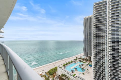 Breathtaking Ocean Views 𝙗𝙮 𝙎𝙏𝘼𝙔-𝙏𝙊𝘿𝘼𝙔 | Lyfe Resort