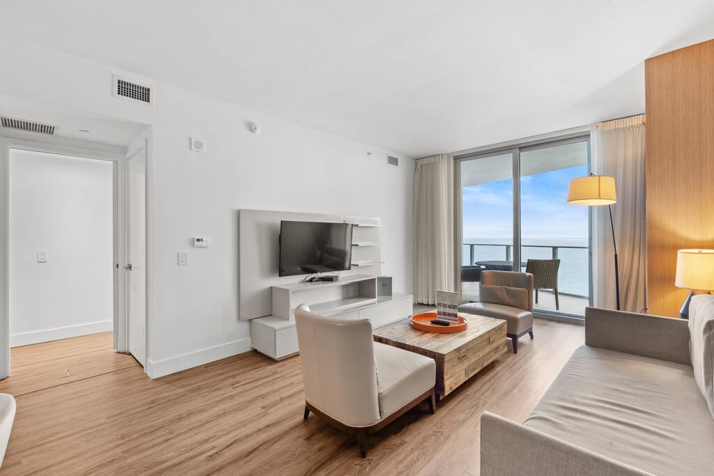 Breathtaking Ocean Views 𝙗𝙮 𝙎𝙏𝘼𝙔-𝙏𝙊𝘿𝘼𝙔 | Lyfe Resort